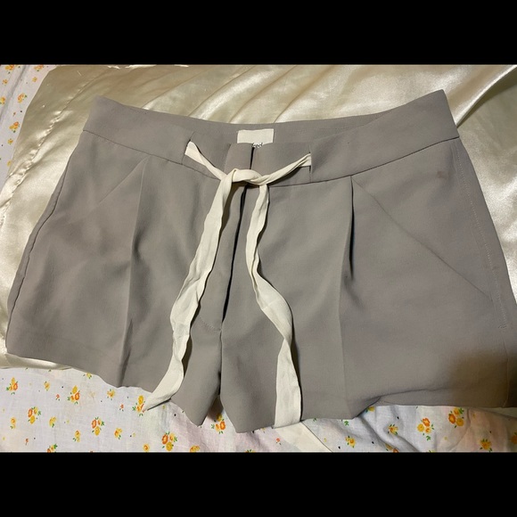 grey aritzia wilfred shorts - Picture 1 of 3
